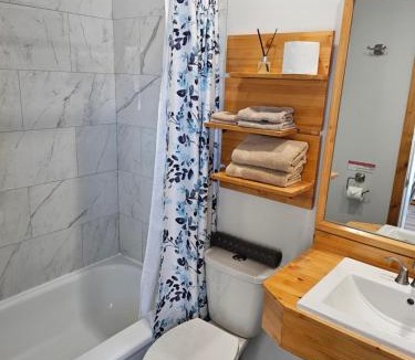 Whitewood Hotel | Quest Motel