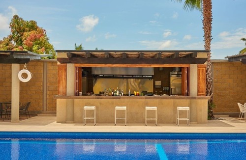 El Tezal Hotel | Quick Access to Everything in Cabo! Free Breakfast, Outdoor Pool!