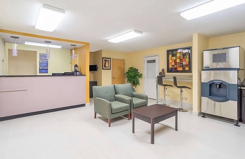 Lookout Valley Neighborhood Association Hotel | Quick Drive to Downtown Chattanooga & Lookout Mountain | 2 Units, Seasonal Pool