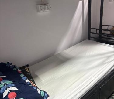 Malad West Hostel | Quick stay hostel