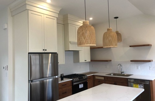 Wareham Cottage | Quick walk to private beach from this brand new 3-bedroom cottage