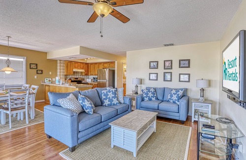 Indian Rocks Beach Villa | 🌊Quick Walk to Beach🌴Great Location🌞Indian Beach Villas 3A