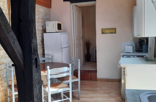 Semoussac House | Quiet 2-bdrm gîte with saltwater pool, games & garden - ideal for families