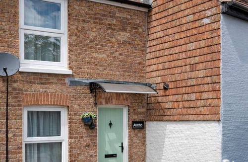 Shepherdswell Cottage | Quiet 2-Bed Kent Cottage Retreat Close to Canterbury, Dover Via Francigena