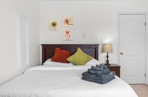 Richmond House | Quiet 2 Bedroom Home Base