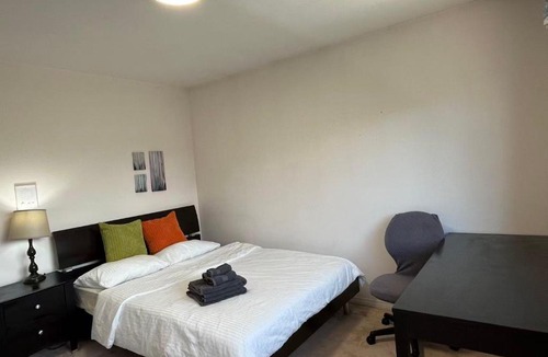 Richmond House | Quiet 2 Bedroom Home Base