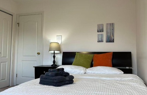 Richmond House | Quiet 2 Bedroom Home Base
