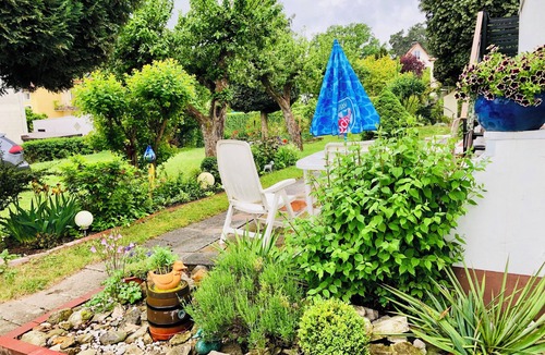 Bayreuth Apartment | Quiet 2-room apartment with garden, parking & Wi-Fi – near the Festival Theatre