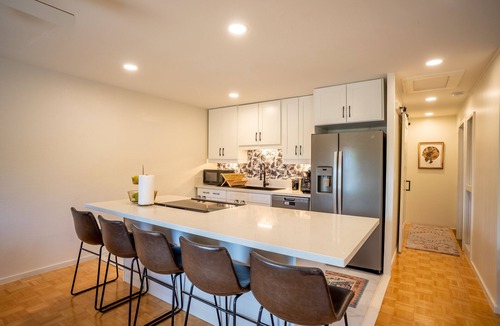 Waialua House | Quiet, 2bd/1bath with A/C in bedrooms, pet friendly