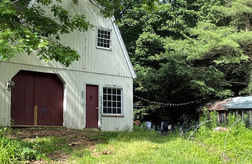 West Stockbridge House | Quiet 2BR/1BA Forest-View Barn Apartment – Newly Renovated, Peaceful Escape