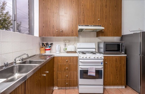 Griffith Apartment | Quiet 2BR Apartment with Garden views in Griffith