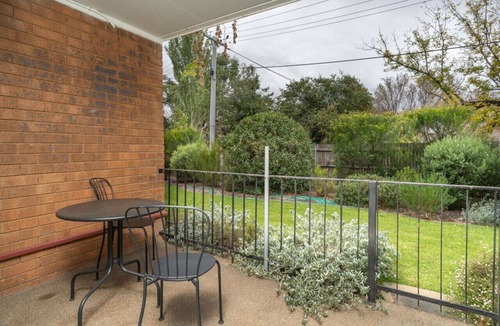 Griffith Apartment | Quiet 2BR Apartment with Garden views in Griffith