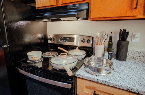 Lawrence Apartment | Quiet 2BR Apt/Minutes from Arrowhead Stadium