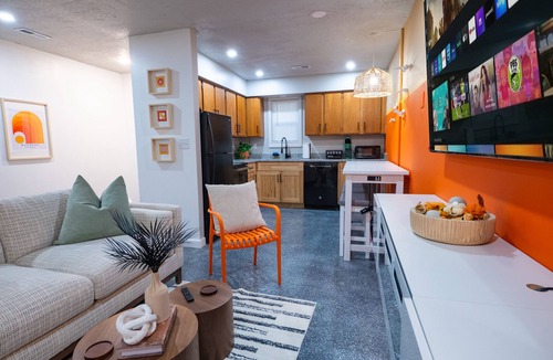 Lawrence Apartment | Quiet 2BR Apt/Minutes from Arrowhead Stadium