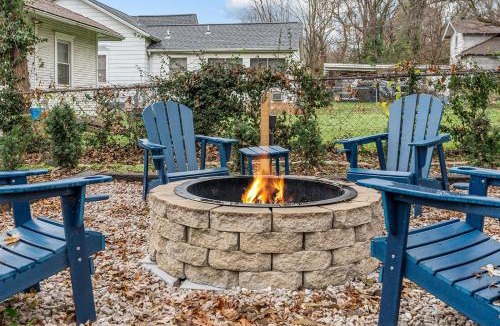 Walnut Street House | Quiet 2BR Near Mercy Dog Friendly, Week & MO Rates