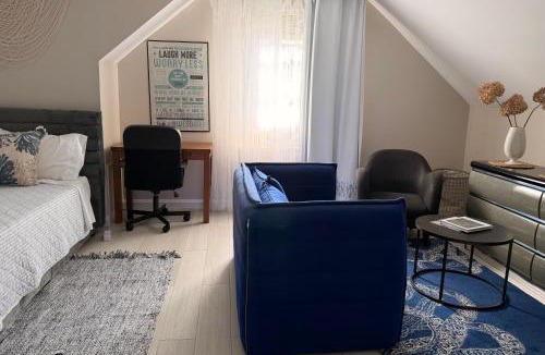 Osterville Apartment | Quiet 2BR Retreat - In-Unit WD - Free Beach Pass