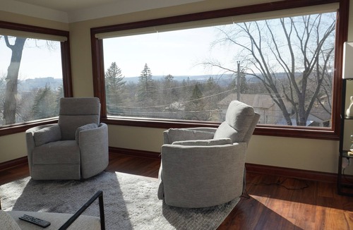 Rochester House | Quiet 3 BDR Home- private sauna & skyline view- close to downtown & Mayo Clinic