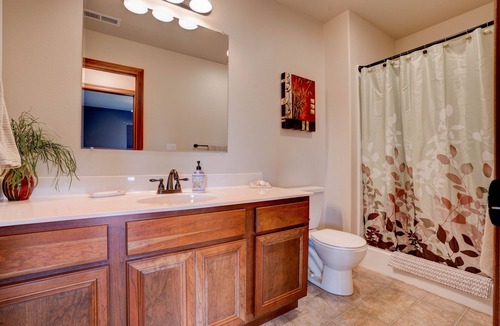 North Liberty House | QUIET 3 BED / 3 BATH WITH LARGE FENCED YARD!