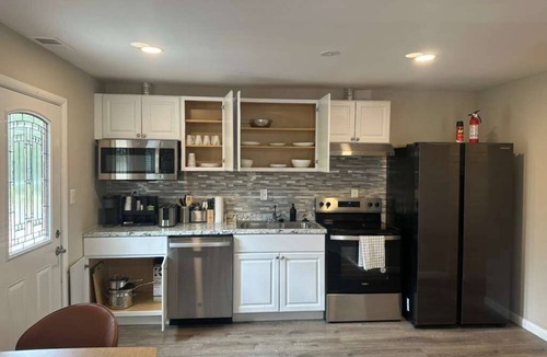 Aspen Hill House | Quiet 3BR/2BA Duplex PetFriendly Sleeps 9, PrivatePatio Workspace & AmpleParking