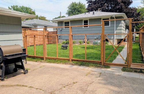 Lee Park House | Quiet 3BR/2FB Mid-Modern Home, Park Access, Pet Friendly, 15 Min from Downtown