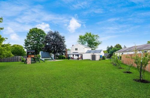 Dublin House | Quiet 3BR Dublin Home, Large Yard, near Bridgepark and easy commute to area companies and hospitals