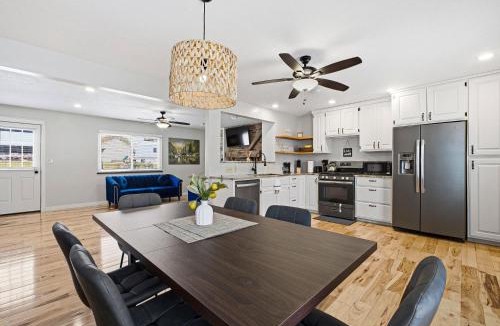 Dublin House | Quiet 3BR Dublin Home, Large Yard, near Bridgepark and easy commute to area companies and hospitals