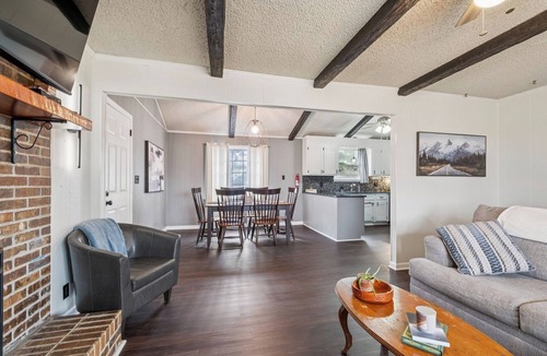 Pleasant View House | Quiet 3BR Retreat Near Nashville – Work Friendly