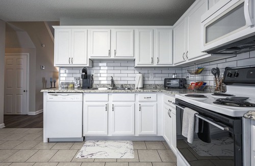 Cartersville House | Quiet 4BR Split-Level Near LakePoint & Hospital
