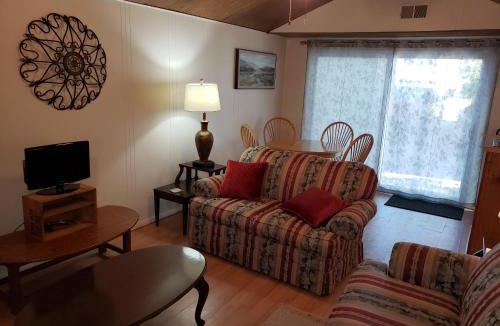 West Belmar Apartment | Quiet 500sf Private Cottage in Belmar Kids & Pets