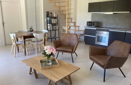Montfavet House | QUIET AIR-CONDITIONED GITE WITH 2 BEDROOMS AND THEIR PRIVATE BATHROOM