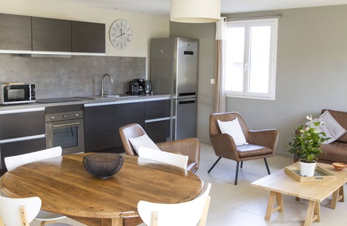 Montfavet House | QUIET AIR-CONDITIONED GITE WITH 2 BEDROOMS AND THEIR PRIVATE BATHROOM