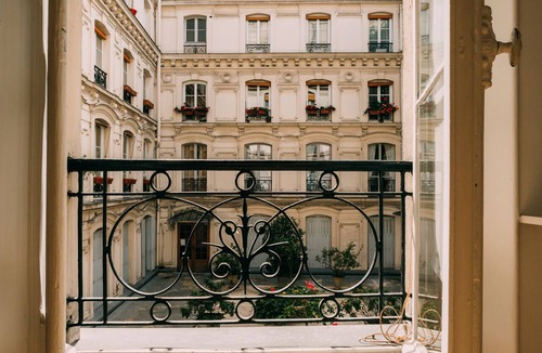 Quartier Saint-Ambroise Apartment | Quiet And Airy Luxury Studio In The Upper Marais