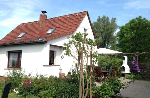 Rugen Island House | Quiet and Charming Holiday Home with Private Terrace, Garden, and Wi-Fi in Putbus