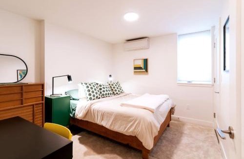 Seattle Apartment | Quiet and Charming Seattle 2BR Walkable Location