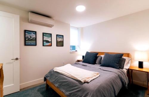 Seattle Apartment | Quiet and Charming Seattle 2BR Walkable Location