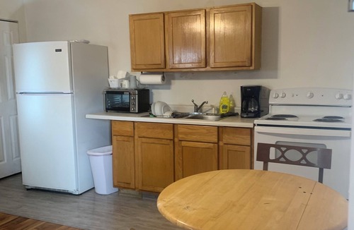 Macomb Apartment | Quiet and comfort one bedroom apt, close to WIU, a kitchen free parking, TV