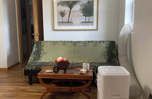 Macomb Apartment | Quiet and comfort one bedroom apt, close to WIU, a kitchen free parking, TV