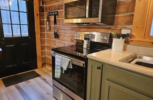 Birdseye Cabin | Quiet and Comfy cabin at Patoka Lake