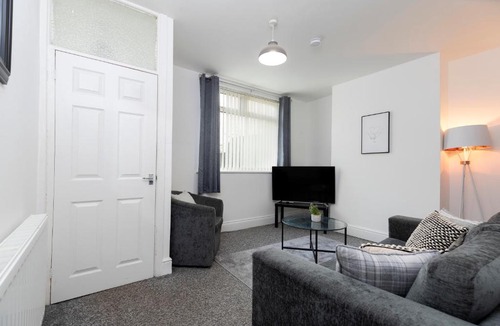 Darlington Apartment | Quiet and comfy house with 2 bedrooms and 2 bathrooms super fast WiFi and crisp hotel standard white linen hosted by Our Home Short Stays