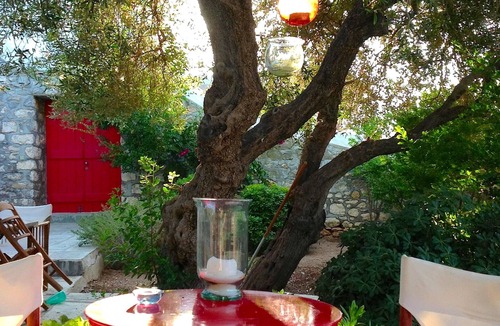idhra House | Quiet and Cosy Stone House in Hydra