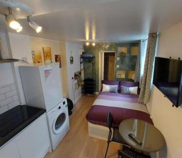 Hendon Apartment | Quiet and cozy studio