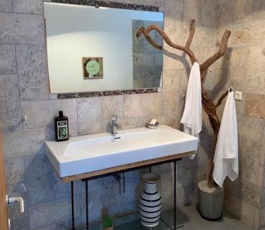 Haifa Apartment | Quiet and Spacious Luxury Apartment with Splendid View between Carmel and Downtown