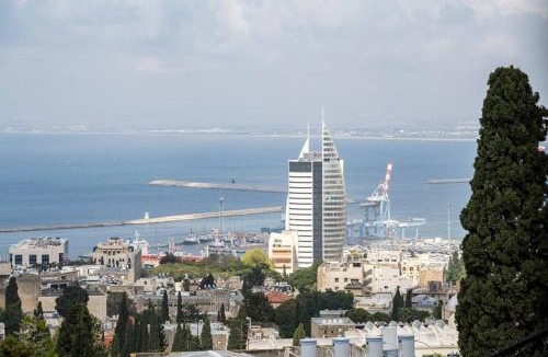 Haifa Apartment | Quiet and Spacious Luxury Apartment with Splendid View between Carmel and Downtown