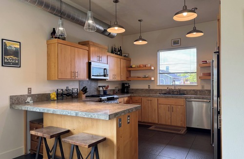 Central Oregon House | Quiet and Unique Home in North Gilham Neighborhood 5 miles from Autzen Stadium