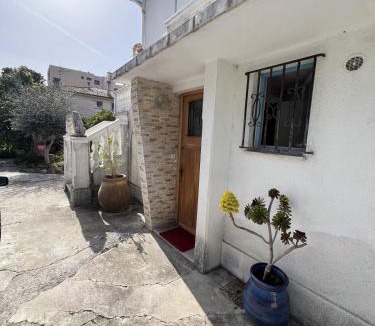 Saint-Laurent-du-Var Apartment | Quiet apartment with private garden