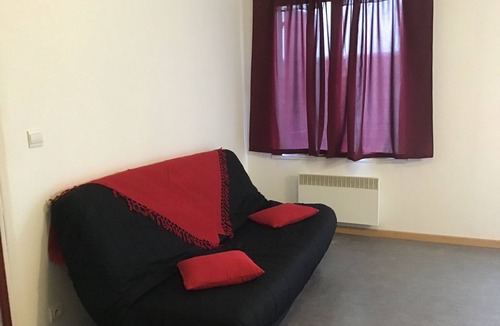 Saint-Macaire Apartment | Quiet apartment in medieval town of st macaire