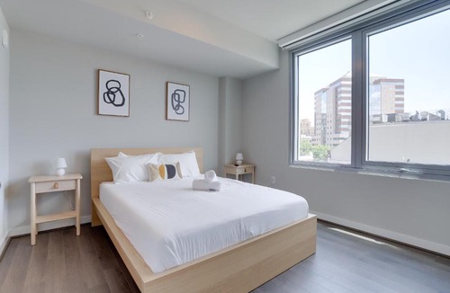 Clarendon Apartment | Quiet Apartment Steps from the Subway at Clarendon