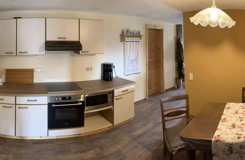Carpin Condo | Quiet apartment with 82 m2 furnished in art nouveau style.