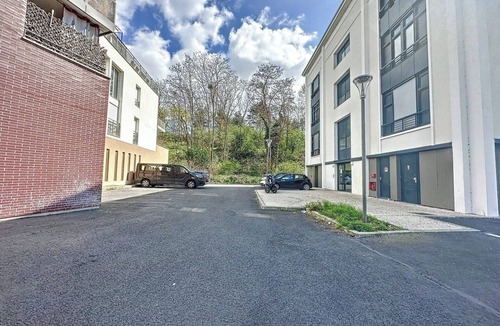 Stains Apartment | quiet apartment with park view, close to Paris