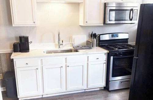 Chambersville Apartment | Quiet apt in Creekside, 10 min from downtown Indiana